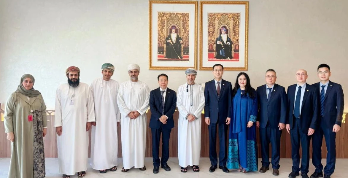 Lyu Zexiang se reúne con Salim Al Aufi, Ministro de Energía y Minerales de Omán