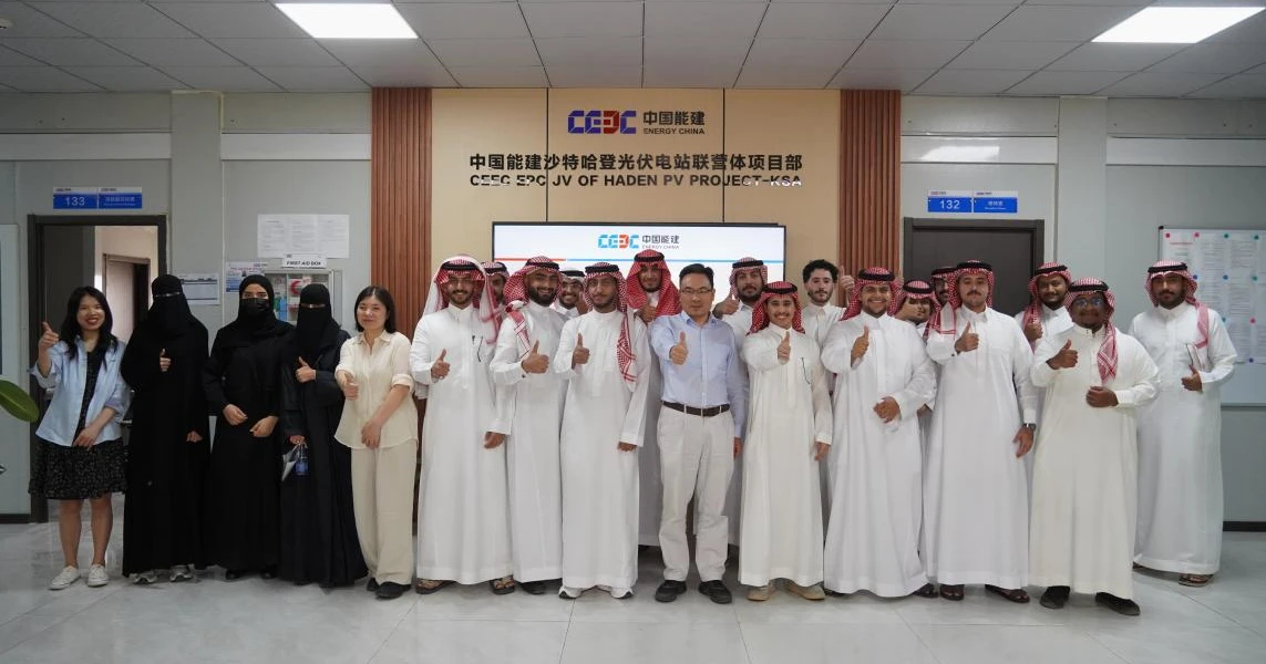 Visite de diplômés de l’Université de Taif au projet PV de Haden en Arabie saoudite