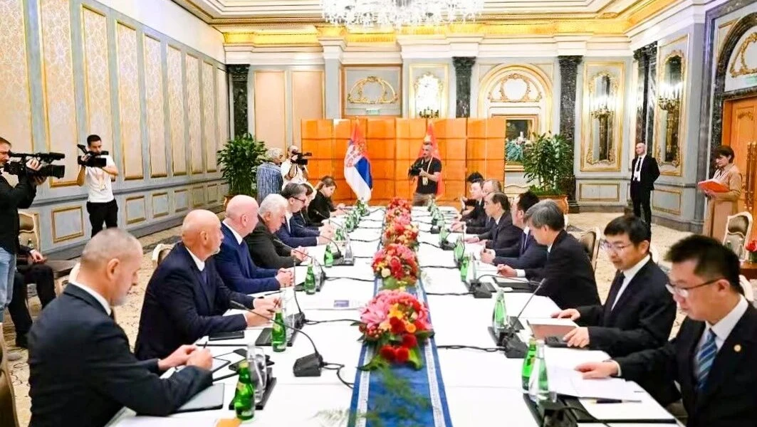 Qiao Xubin se reúne con el presidente serbio Aleksandar Vu?i?