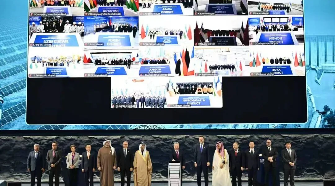 El presidente Mirziyoyev asiste a la ceremonia de lanzamiento de los principales proyectos de almacenamiento de energía de Uzbekistán