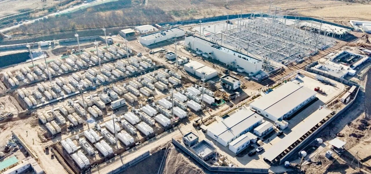 El mayor proyecto de almacenamiento de energía electroquímica de Asia Central se conecta con éxito a la red por primera vez