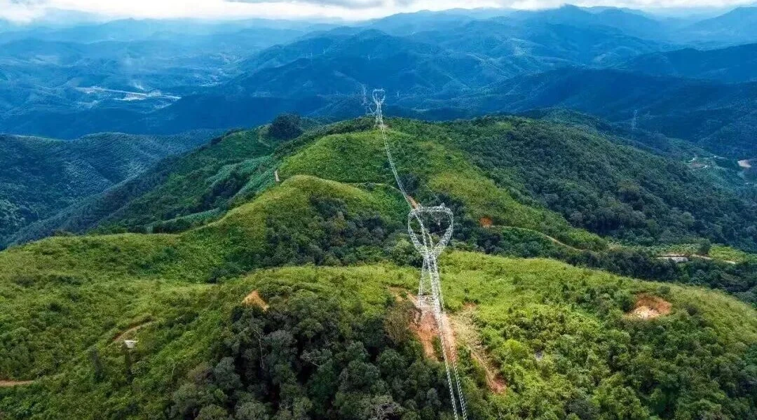 Linha de Transmissão do Projeto de Interconexão Elétrica China-Laos de 500 kV Concluída com Contribuições de Design da CEEC