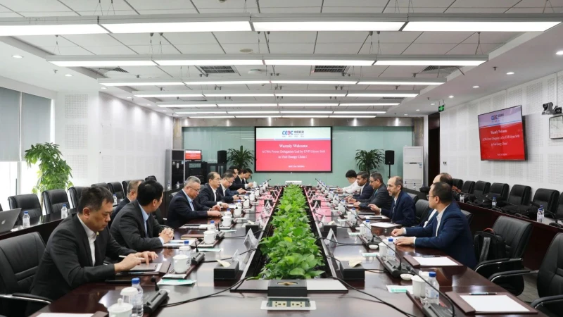 Qiao Xubin se reúne con Udyan Seth, Vicepresidente Senior de Desarrollo de Negocio en Oriente Medio y Director Global de Agua de ACWA Power