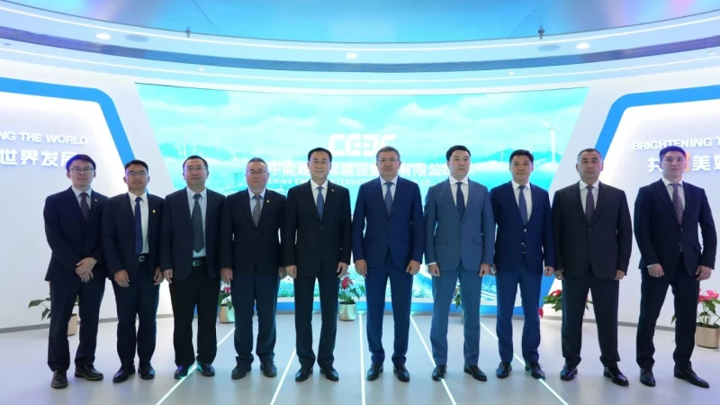 Lyu Zexiang se reúne con Kairat Maksutov, Presidente de Samruk-Energy JSC en Kazajstán