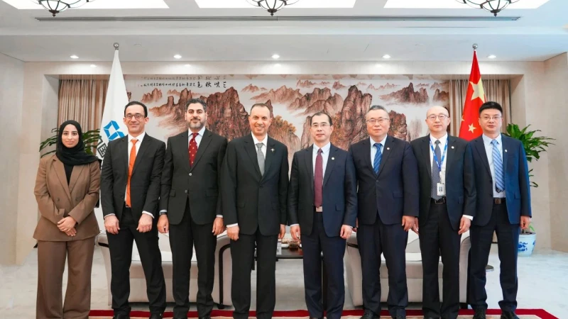 Qiao Xubin se reúne con Ahmed Al Subhi, Presidente de Oman Power and Water Procurement Company (OPWP)