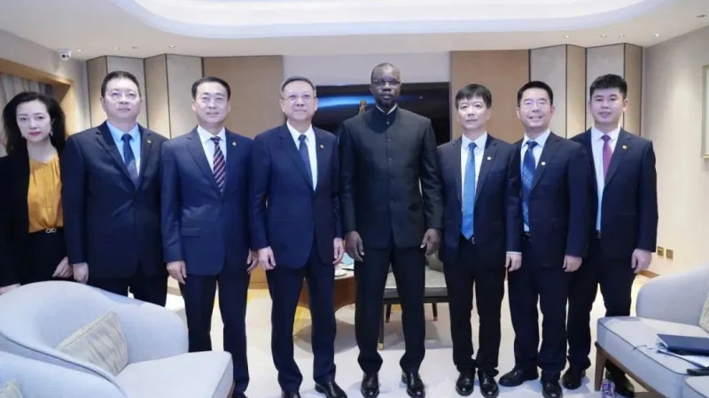 Ni Zhen rencontre le premier ministre sénégalais Ousmane Sonko