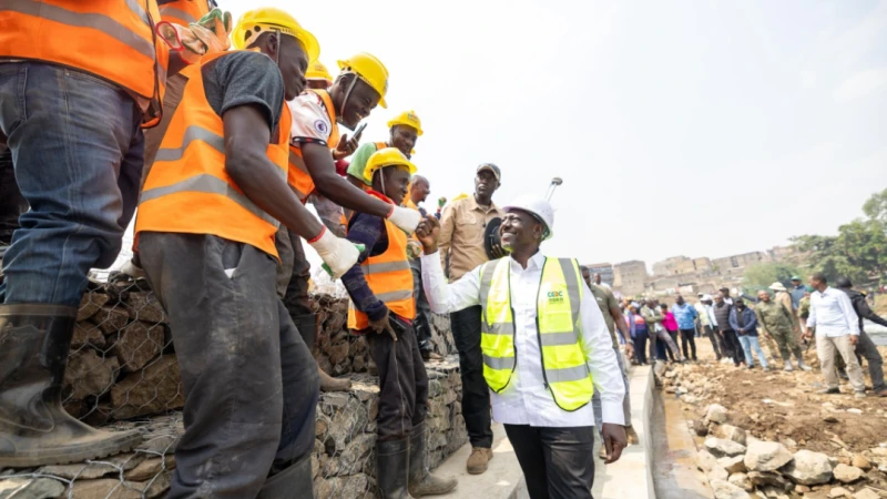 Le président du Kenya inspecte le projet de restauration écologique du bassin de la rivière Nairobi, sous contrat EPC de la CEEC