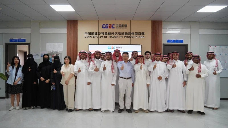 Visite de diplômés de l’Université de Taif au projet PV de Haden en Arabie saoudite