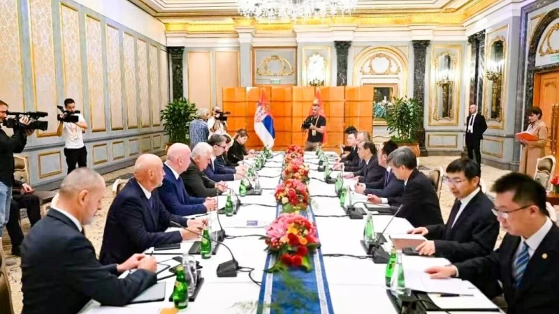 Qiao Xubin se reúne con el presidente serbio Aleksandar Vu?i?