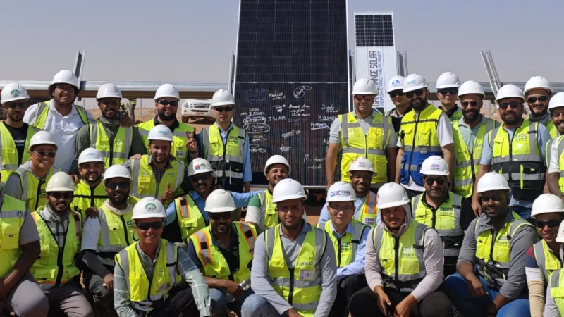 Comienza la instalación de módulos fotovoltaicos en el mayor proyecto de almacenamiento solar de África