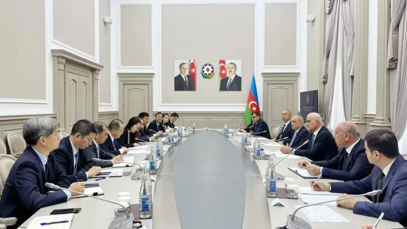Xu Lu se reúne con el viceprimer ministro de Azerbaiyán, Shahin Mustafayev