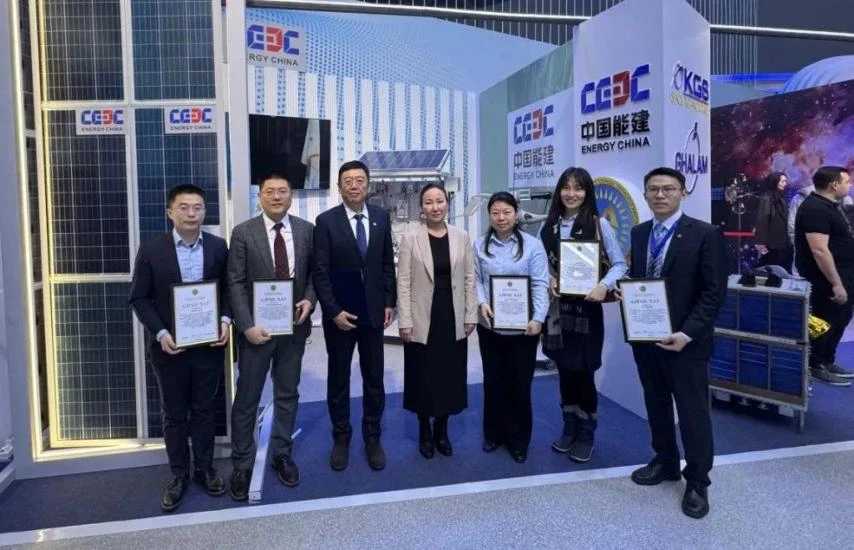 Visite du Président Kazakh sur le Stand d'Energy China, Unique Entreprise Non Kazakhe Conviée !